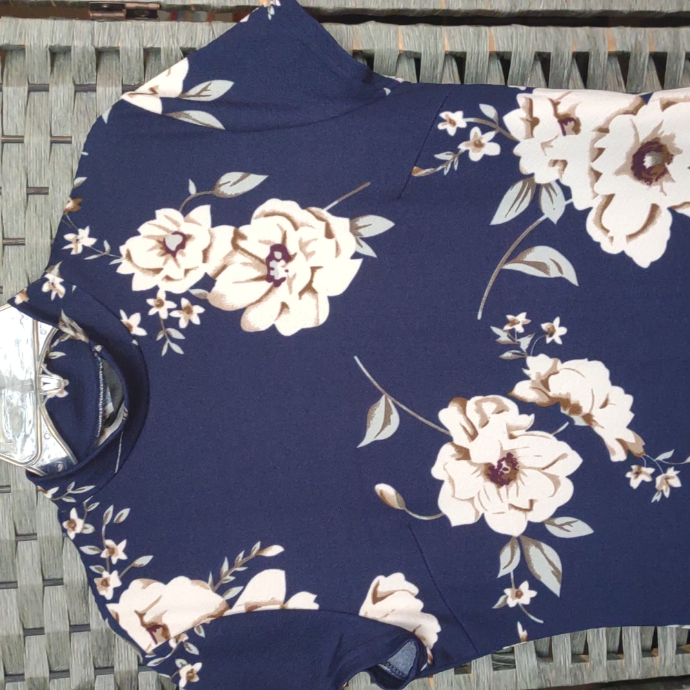 Mock-Neck Floral Bodycon Dress - Picture 3 of 10